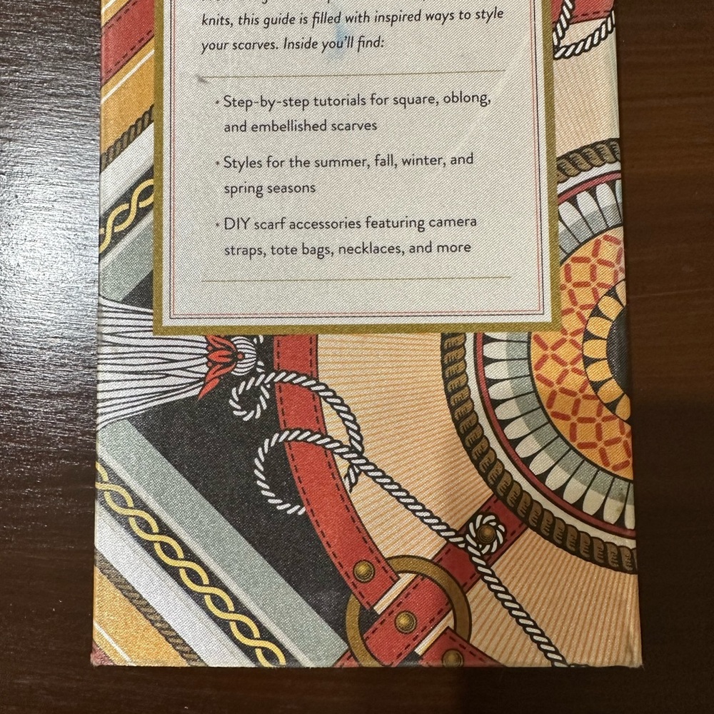 HOW to TIE a SCARF BOOK. Detailed pictures of 33 styles. Hermès ribbon bookmark. - Picture 2 of 14